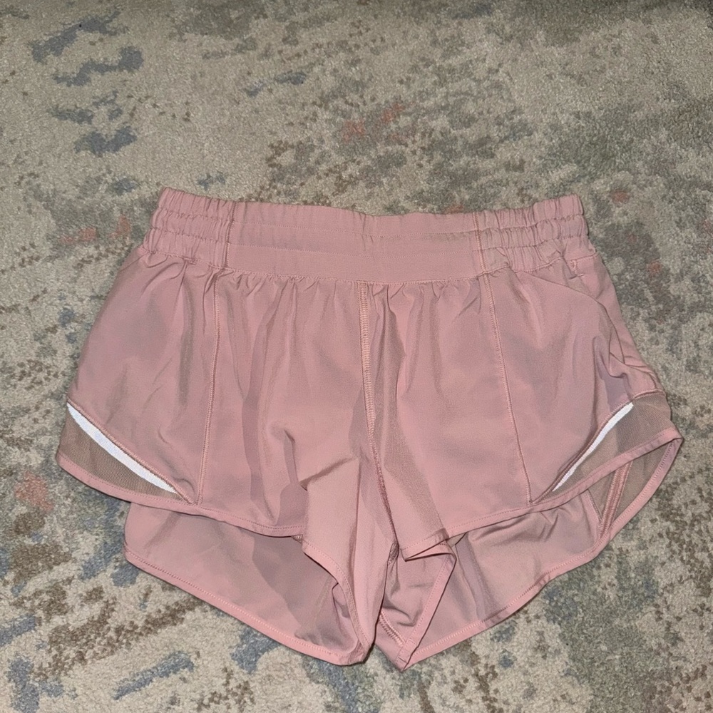 Lulu hotty hot shorts 2.5”